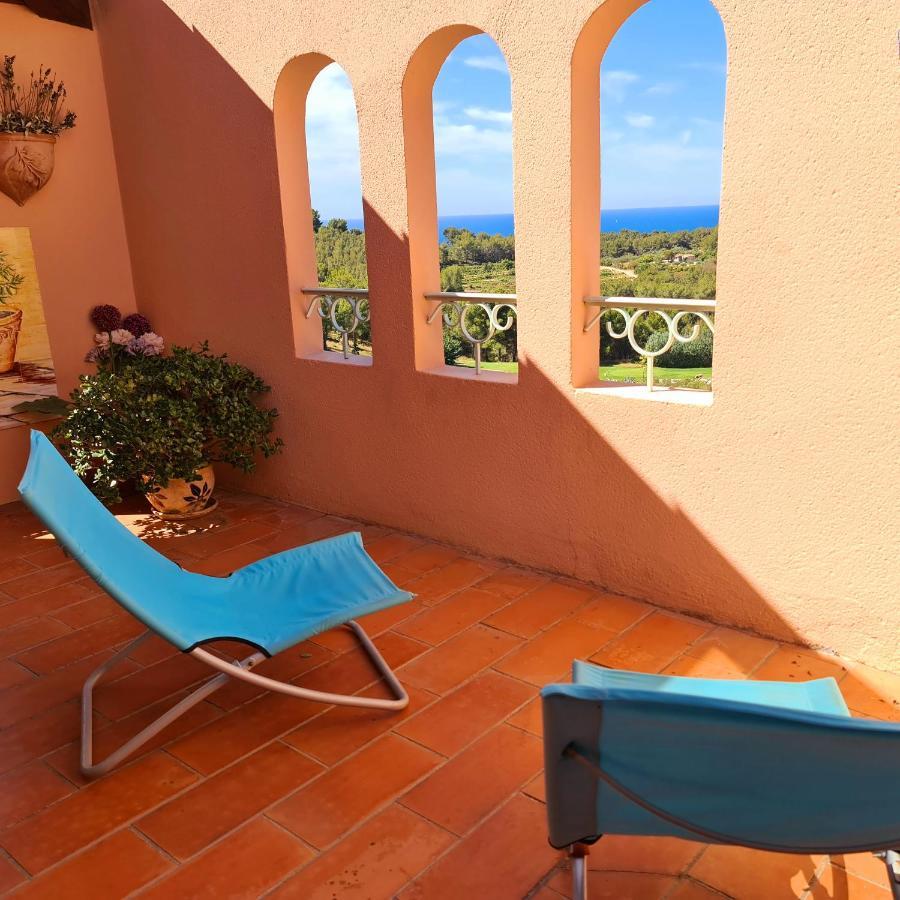 Hameau Des Amandiers - Vue Mer, Golf Et Vignes Apartment แซ็งต์-ซีร์-ซูร์-แมร์ ภายนอก รูปภาพ